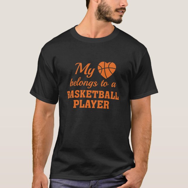 Heart Tillhör Basketball T Shirt (Framsida)