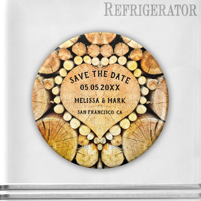 Heart Wood Ringar Timber Spara datum magneter (A Save the Date magnet featuring a heart shaped wood trunk with tree rings.)