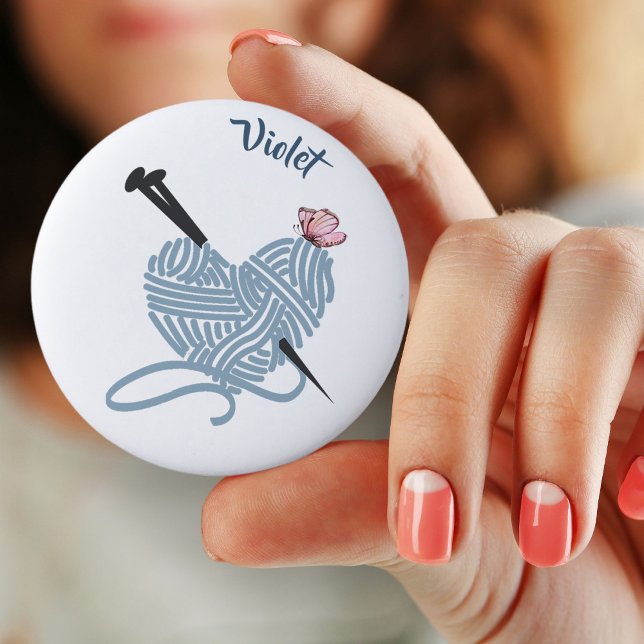 Heart Yarn Boll w. Knitting Nål - Personlig (Pin Button Badge for yarn lover)