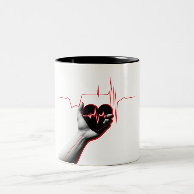 Heartbeat Love Design – Hand Holding Heart  Två-Tonad Mugg (Center)