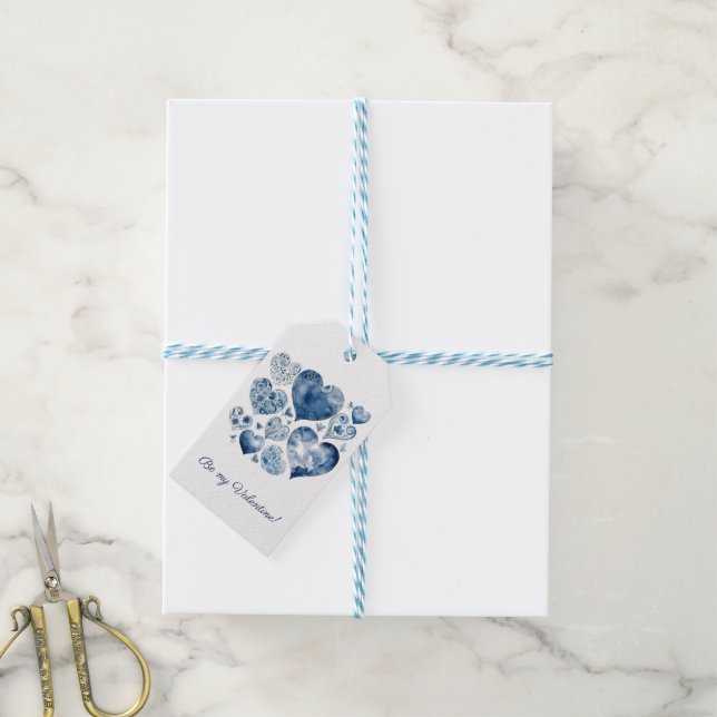 Hearter i Delft Blue, valentin, anpassade Presentetikett (Med Snöre)