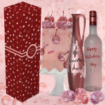 Hearter - Rosa på Mörk Red Ombre - Presentask För Vinflaska<br><div class="desc">Hjärter i olika röda till ljusa rosa nyanser på mörkens röda bakgrund. Andra färgrutor tillgängliga,  inklusive på pastellers rosa,  blått,  cementvitt och vanligt vitt underlag.</div>
