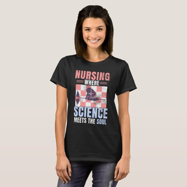 Heartfe Nurse Quote - Science & Soul of Nursing T Shirt (Hel framsida)