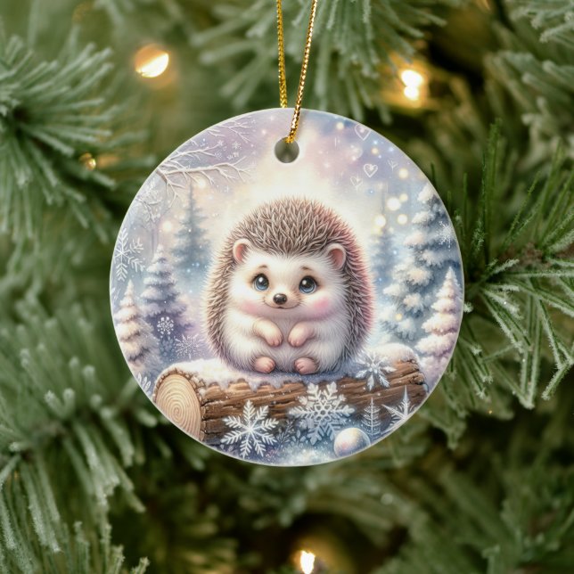 Heartfelt Hedgehog in a Snowy Forest Julgransprydnad Keramik (Träd)