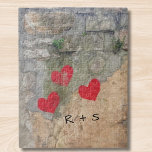 Hearts Monogram Graffiti Pussel<br><div class="desc">Det här pusslet har ett foto av en gammal mur nära mitt hem. Någon har målat tre hjärtan. Vem målade dem? Varför målade de dem? Intriguerande! Romantiskt! Du kan anpassa det här pusslet genom att byta initialer.</div>