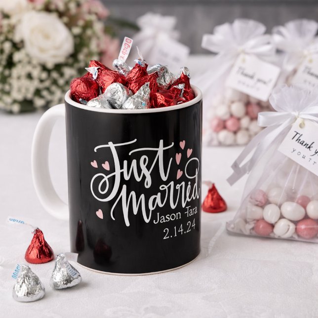 HEARTS Ny gifta-skript Namn Bröllop-datum Kaffemugg (Skapare uppladdad)