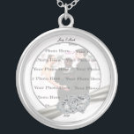 Hearts White Bröllop Round Silver Necklace Silverpläterat Halsband<br><div class="desc">Anpassa det här söt halsbandet att ha som bröllopsfavörer på bröllopsmottagningen eller att ha en själv som en hågkomst till din speciella dag. Detta halsband är också perfektens gåva till bridanten i hennes möhippa. Anpassa genom att ändra texten i fält och lägga till ditt foto. Du kan ändra teckensnittet stil,...</div>