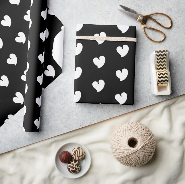 Hearty Hearts - White and Black - Wrapping Paper Presentpapper (Hantverk)