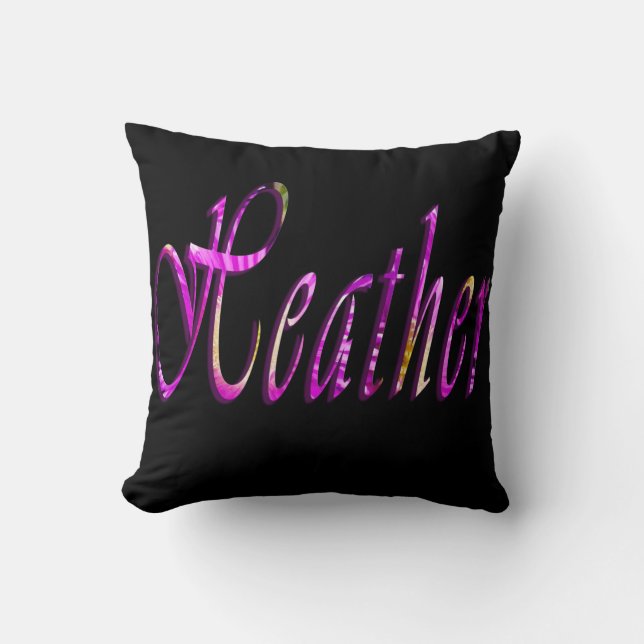 Heather, Girls Namn Logotyp, Black Throw Cushion. Kudde (Framsida)