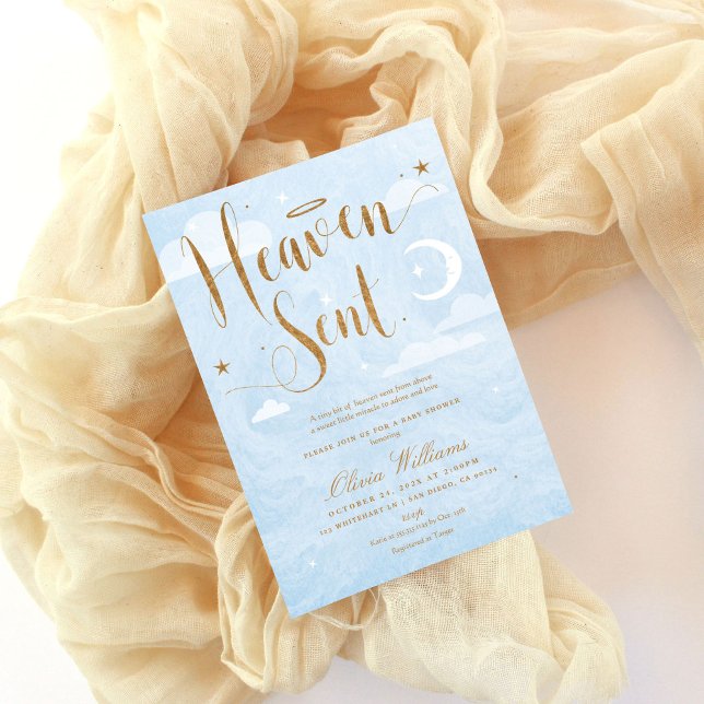Heaven Sent Baby Shower Blue och Guld Inbjudningar (Blue and gold Heaven sent baby shower invitation. Shown on dreamy fabric background)