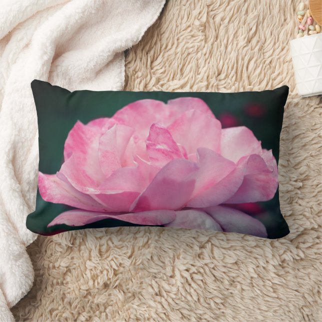 Heavenly Pink Rose Flower   Lumbarkudde (Filt)