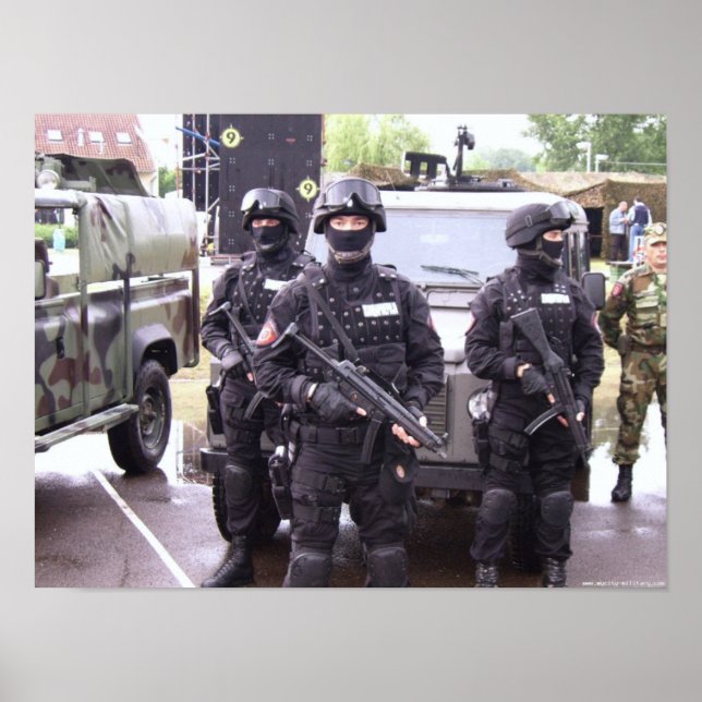 Heckler & Koch MP5 - Serbisk polis Poster (Framsidan)