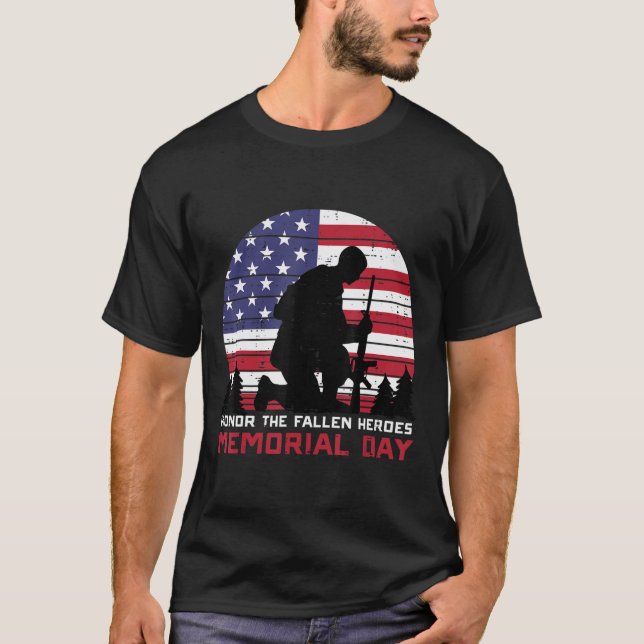Heder Fallen Heroes Memorial Day US Flagga Manar W T Shirt (Framsida)