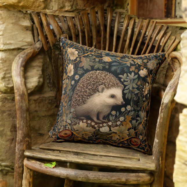 Hedgehog i Forest William Morris stil Kudde (Skapare uppladdad)