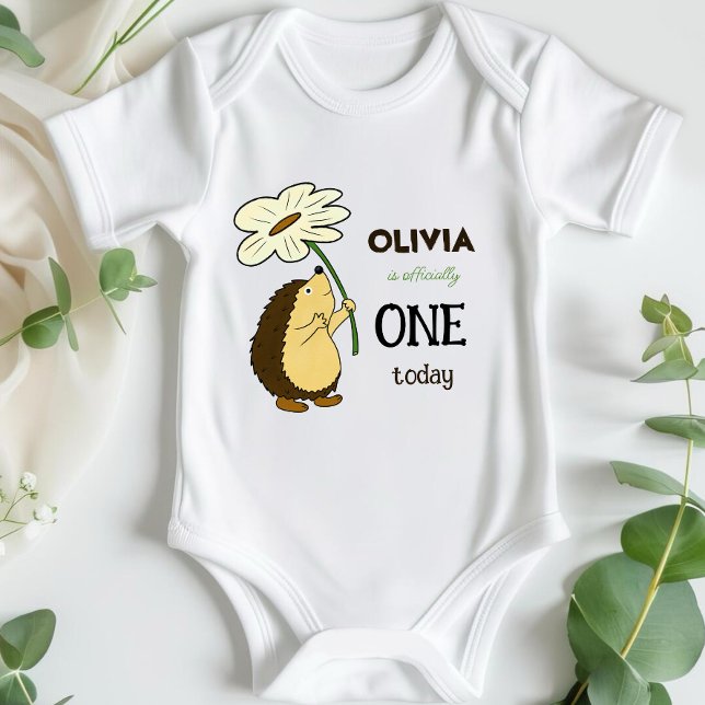 Hedgehog med blomma t shirt (Skapare uppladdad)