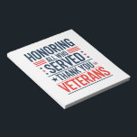 Hedrar alla som tjänstgjort Tack Veteranernas dag  Anteckningsblock<br><div class="desc">Hedrar alla som tjänstgjort Tack Veteranernas dag Amerikansk flagga</div>