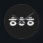 HEHEHE ㅎ ㅎ ㅎ Koreanska slang Rund Klocka<br><div class="desc">ㅎ ㅎ är koreansk Hangeul för lol eller hehehe/hahaha. Globe Trotters specialiserar sig på idiosynkratiskt bildmaterial från hela världen. Här hittar du unika hälsningskort,  vykort,  Poster,  Mousepads med mera.</div>