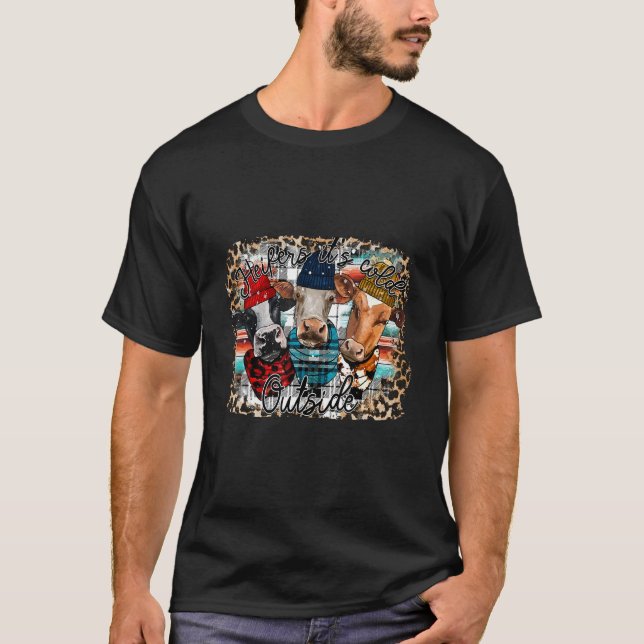 Heifers With Santa Hat Heifers It's Cold Outside C T Shirt (Framsida)