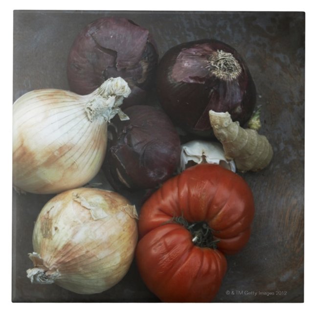 Heirloomtomat, gul lök, röd lök, ingefära kakelplatta (Framsidan)