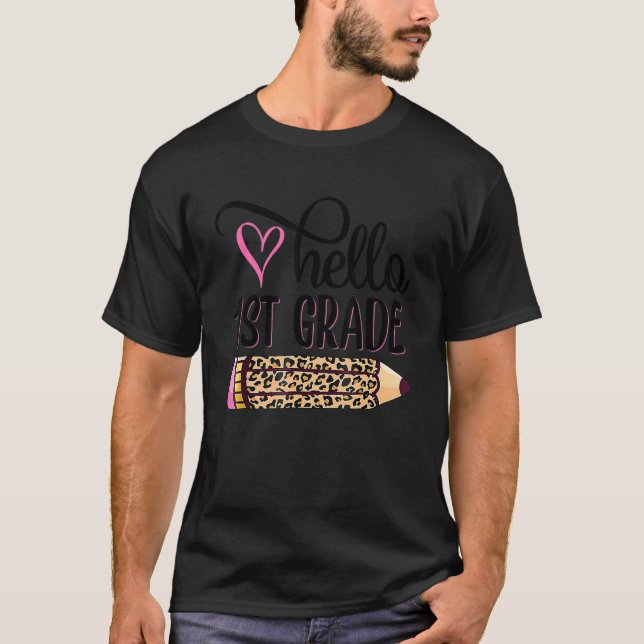 Hej 1:a Klass leopardpennlärarbarn T Shirt (Framsida)