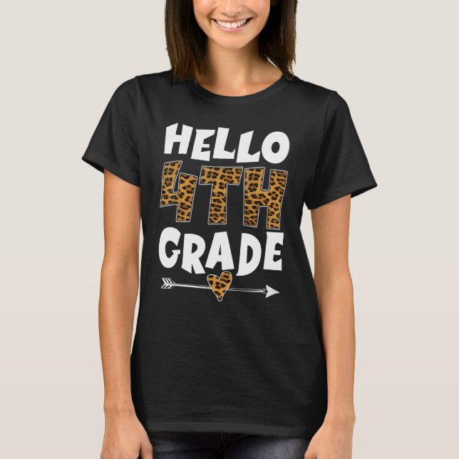 Hej 4:e Klass Leopard 4 Klass lärarexamen Stud T Shirt (Framsida)