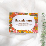 Hej Baby | Groovy Retro Flowers Boho Tack<br><div class="desc">Retro-babyduschen tack vare dina kort med 2000-talets moderna båschar, blomsterkraft och mönster. Kortets framsida har en baksida med blommönster med en vit oval övertäckning i mitten. Den varma färg-paletten med brunt, gult, orange, grädde och grönt hues ge är en riktig 70-talskartong. Floery daisy mönster är en handdragen tecknad-stil mönster med...</div>
