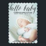 Hej Baby Script Photo Birth-meddelande I Meddelande<br><div class="desc">Roligt och vismiskt födelsetillkännagivande med kalligrafi och mönstrad bakgrund. Detta tillkännagivande finns i olika typsnitt.</div>
