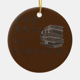 Hej Det här är bibliotek Rolig design för bokälska Julgransprydnad Keramik