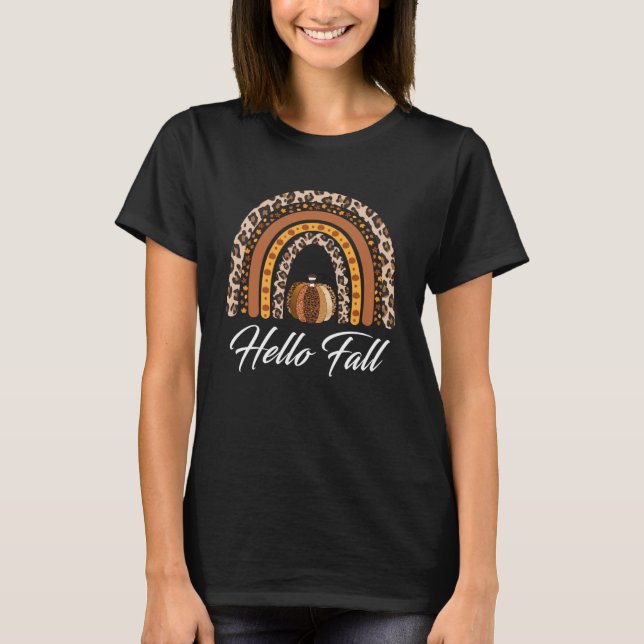 Hej Fall Leopard Pumpkin Rainbow Thanksgiving at a T Shirt (Framsida)