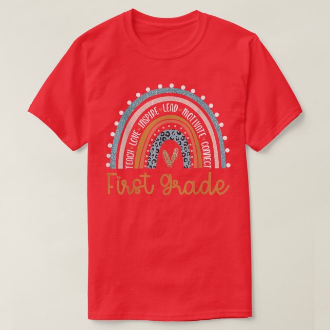 Hej First Klass Rainbow Teacher Studenter tillbaka T Shirt (Design framsida)