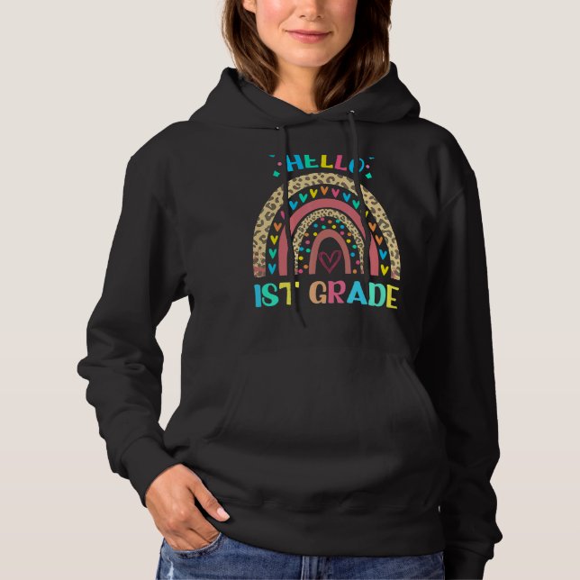 Hej First Klass Retro Rainbow Heart för lärare T Shirt (Framsida)