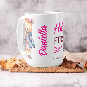 Hej först klass söt nalle i jacka kaffemugg