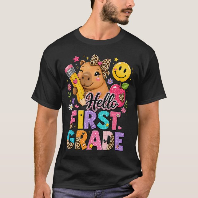 Hej Första Klass Kapybara Leopard Båge Tillbaka Ti T Shirt (Framsida)