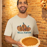 Hej, höstgrafik med Pumpkin Fall T Shirt<br><div class="desc">Den här grafiktesten är perfekt för fall. Den illustrerar tre lapptäcke av stil-pumpor med slogan HEJ,  PUMPKIN nedan i färgadens bokstavsbeteckning.</div>