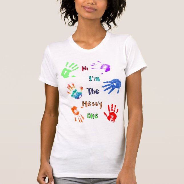 Hej, jag är Messy One - Färghandavtryck T Shirt (Framsida)