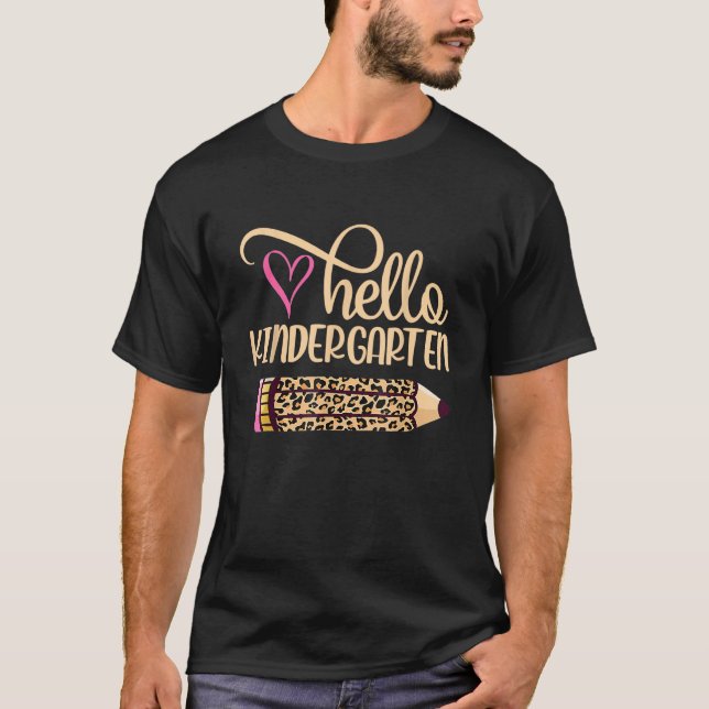 Hej Kindergarten Leopard Pencil Back to school_1 T Shirt (Framsida)