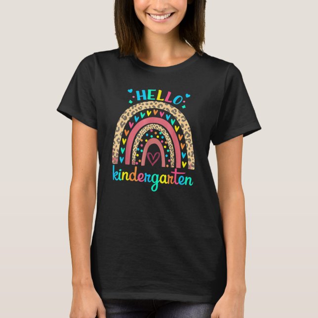 Hej Kindergarten Retro Rainbow Heart för lärare T Shirt (Framsida)