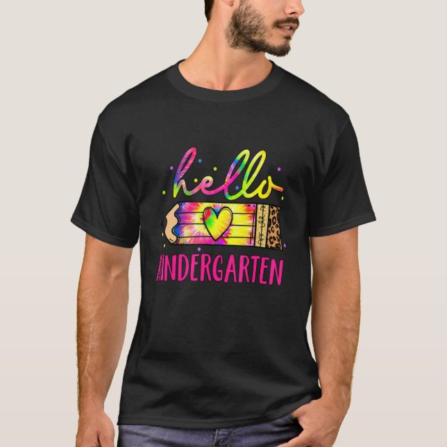 Hej Kindergarten Tie Dye Leopard Pencil tillbaka t Shirt (Framsida)