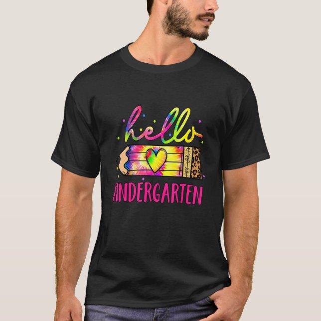Hej Kindergarten Tie Dye Leopard Pencil tillbaka t Shirt (Framsida)