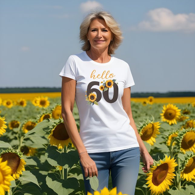 Hej Kvinnors T-shirt med Solrosor Sextio (🌻 Say Hello to Sixty: Sunflower Women's Tee Shirt! 🎂)