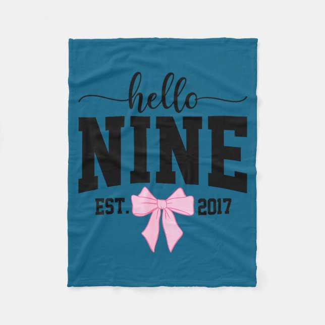 Hej Nio Est 2017 Coquette Bow 9-års Födelsedagsfli Fleecefilt (Framsidan)