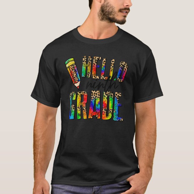 Hej Nionde Klass 9:e tidningen Dye Leopard Student T Shirt (Framsida)