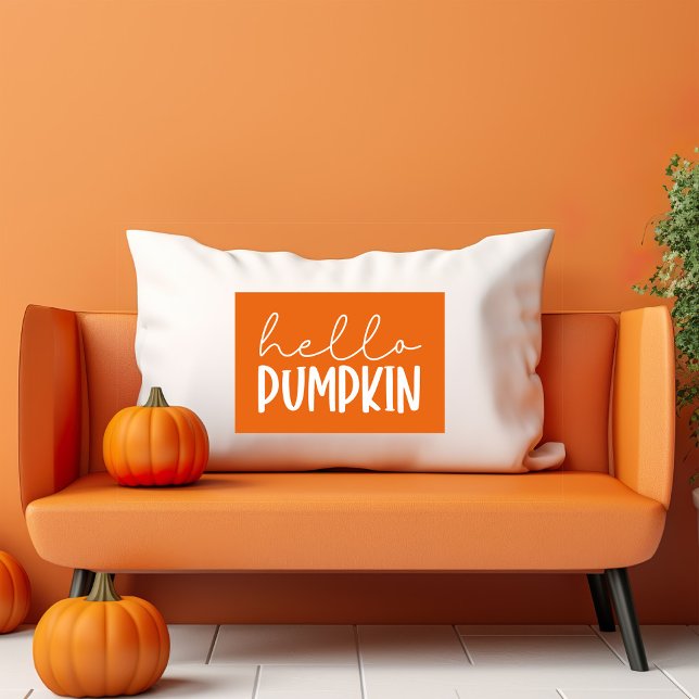 Hej Pumpkin White Text på Orangens bakgrund Lumbarkudde (Skapare uppladdad)
