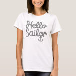 Hej Sailor Anchor Rope Design T Shirt<br><div class="desc">Den här vita t-tröjan innehåller texten "Hej Sailor" i ett lekfullt,  rekorliknande svart teckensnitt. Under texten finns en enkel svart fästpunkt. Utformningen är nautisk och föreslår en roligt,  avslappnad stil. Den kan bäras för ett bachelorettparti eller för vilket evenemang som helst med ett segeltema.</div>