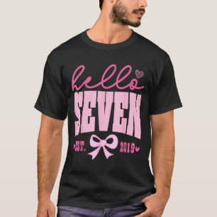 Hej Seven Est 2019 Söt Coquette Båge 7-års Födelse T Shirt