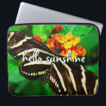 Hej Sunshine Script Black White Rand Butterfly Laptop Sleeve<br><div class="desc">"Hej Sunshine." Ett närfoto av en delikat, svart och vit strimlad fjäril på en blommar av orange och gult. Känn solljus på en varm, solig dag när du användor denna bedövande, färgstarka neopren laptop sleeve. Den här sleeven finns i tre storlekar: 15, 13 och 10 tum. Gör en underbar gåva...</div>
