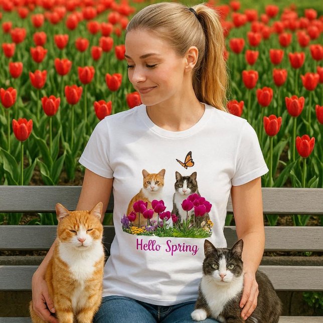 Hej Vår Cats i Tulip Blomsterträdgård T Shirt (Cat lovers spring season t-shirt. )