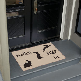 Hejskutt i välkomnande med kaninen i vårblommigt