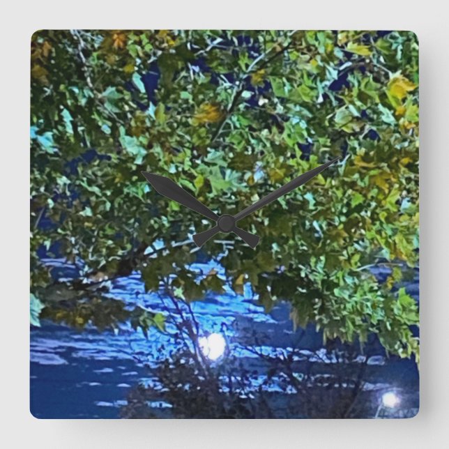 Hela 🌝 genom Träd 🌳 Fyrkantig Klocka (Framsida)