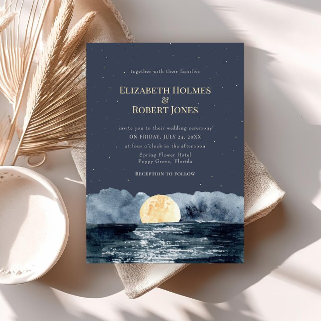 Hela månen på inbjudan till Sjö bröllopsinbjudan (Full Moon on Lake Wedding Invitation on a boho table.)
